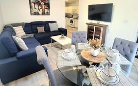 Luxury Apartments 5Queenbed - 20 Min Away Manhattan